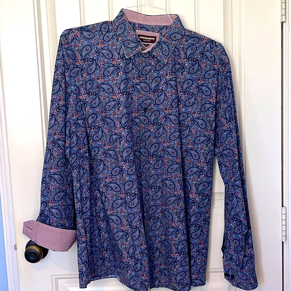 Johnston & Murphy tailored fit long sleeve button down dress shirt. EUC